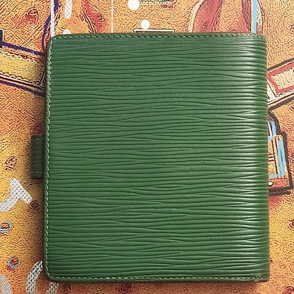 Green Louis Vuitton Epi Snap Wallet - Picture 2 of 16